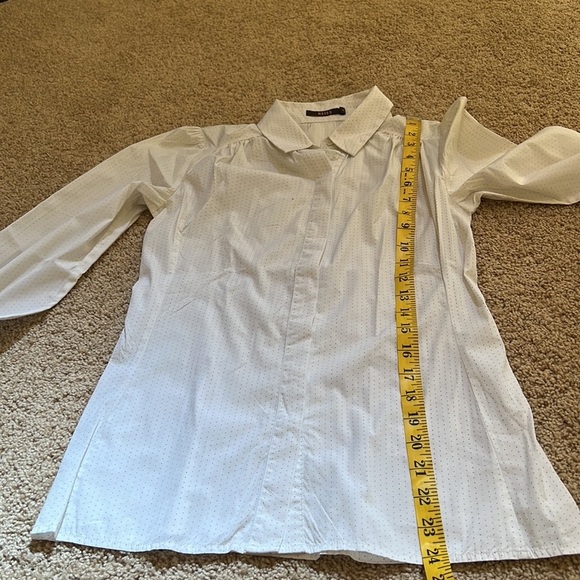 Reiss SZ 6, white with dots long sleeve cotton blend front button shirt. - Picture 7 of 8
